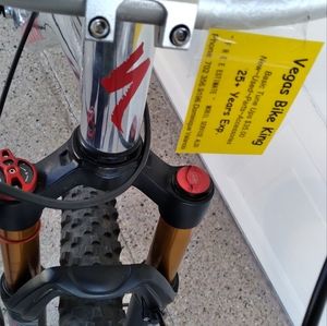 Specialized 27.5 New full Suspension med frame